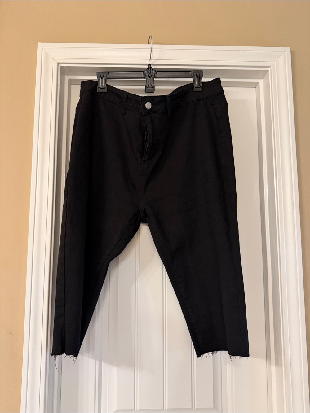Black Cropped Raw Hem Capri Jeans
